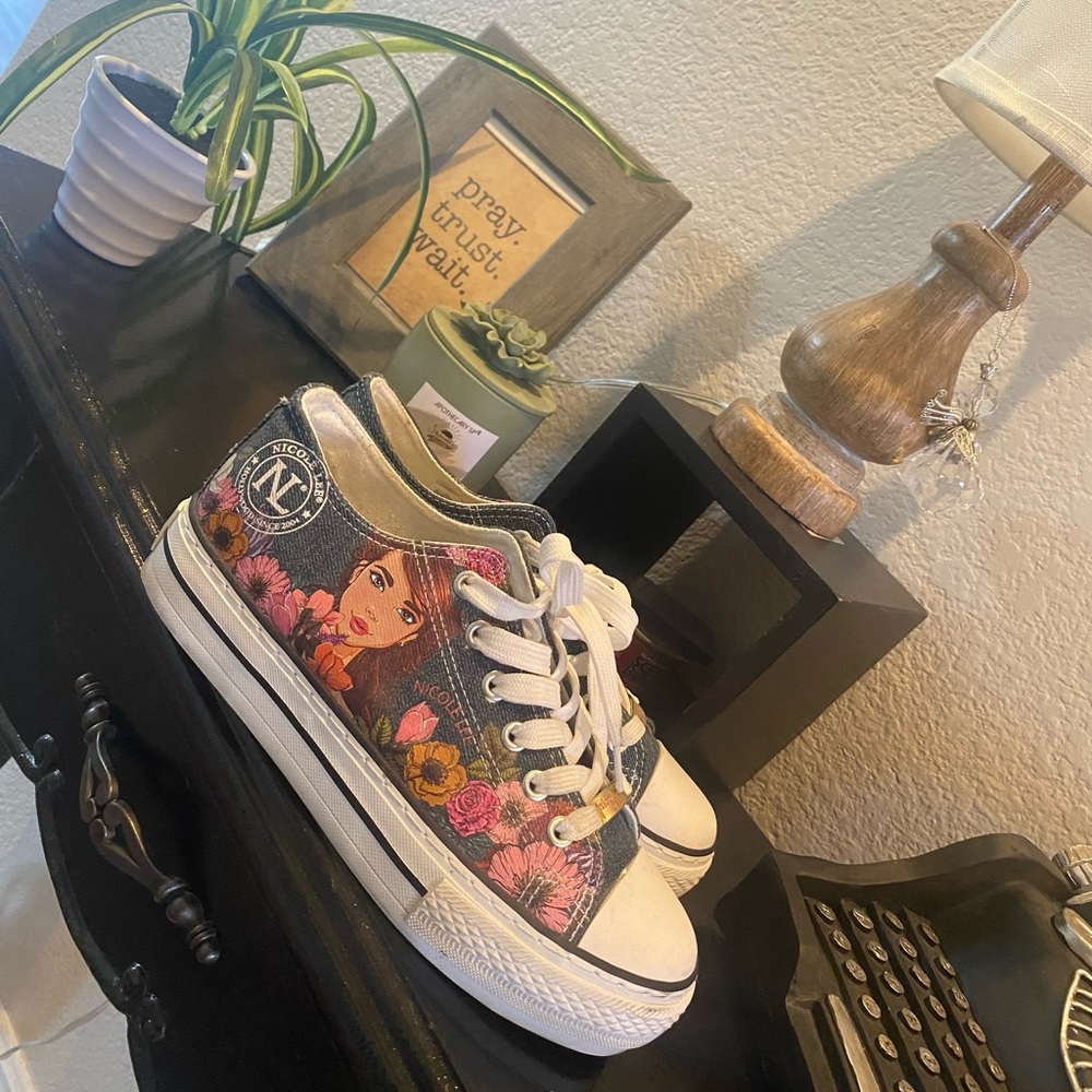 Nicole Lee Hidden Treasure Marlyn Low Top Medium Platform Sneakers w/White Laces
